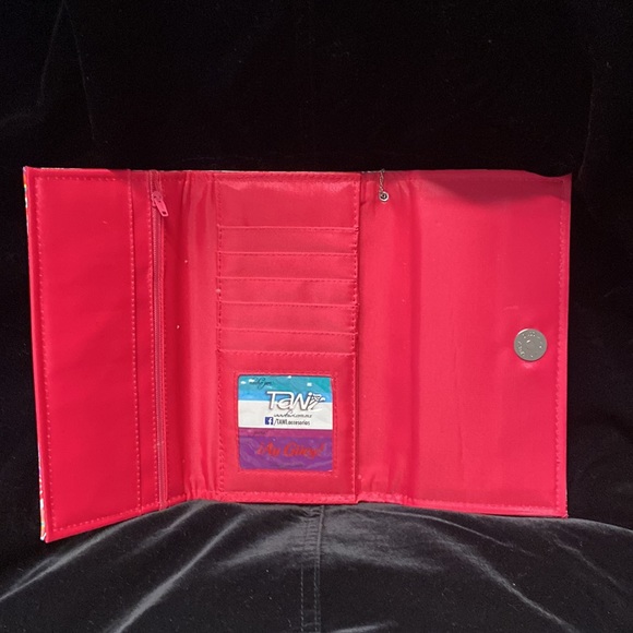 Very bright and fun women’s wallet - large.  Never used with tags. - Picture 3 of 6